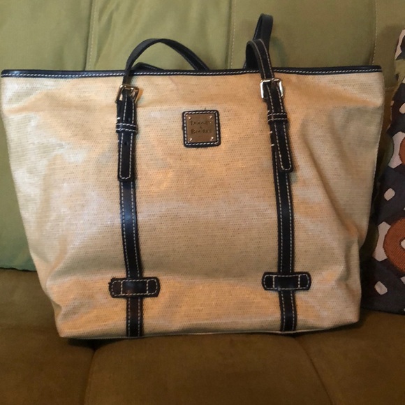 Dooney & Bourke Handbags - Dooney & Bourke purse
